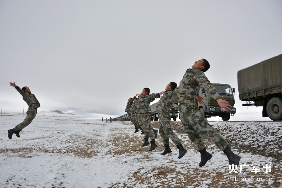 西安兵马俑：地下军团与现实的幽默碰撞